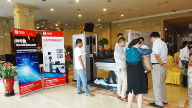 神奇的非手術減壓系統(tǒng)引來眾人圍觀