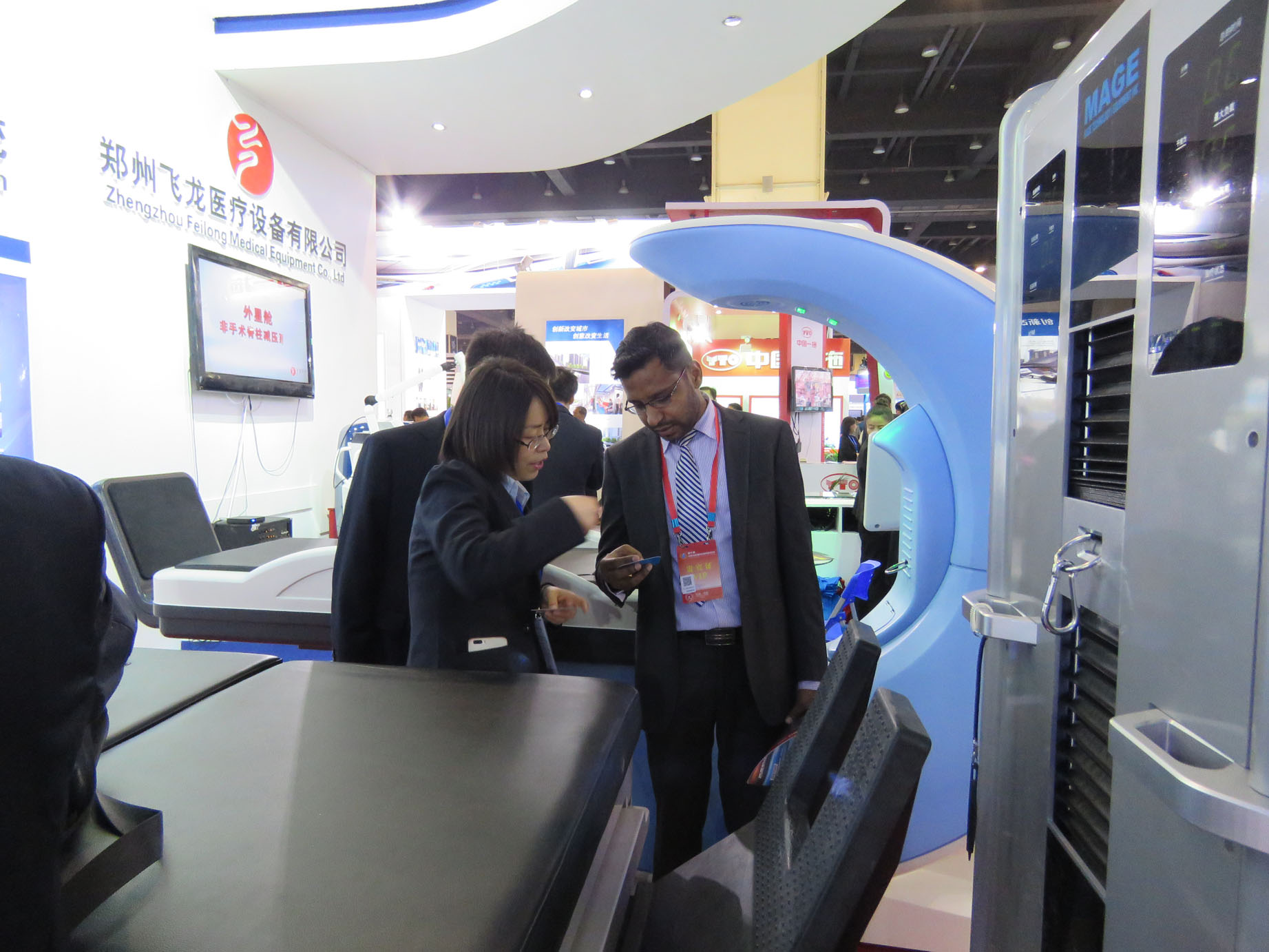 外商參觀非手術脊柱減壓系統(tǒng)